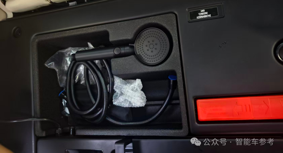 上海旗艦SUV太有生活了:自帶淋浴和地暖,32萬開賣