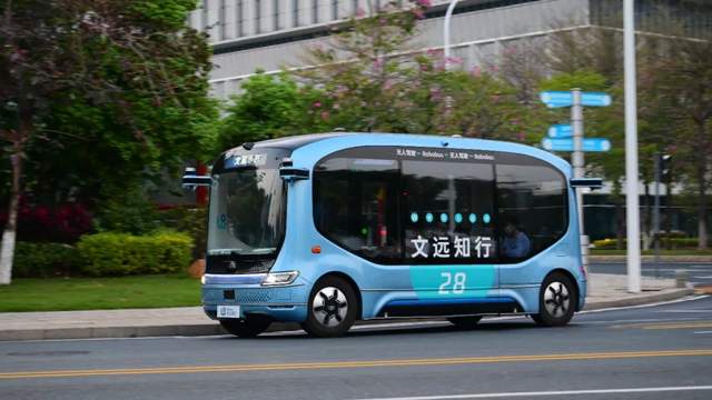 智駕獨角獸IPO：加冕全球通用自動駕駛第一股！市值406億，Robobus落地全球近30城