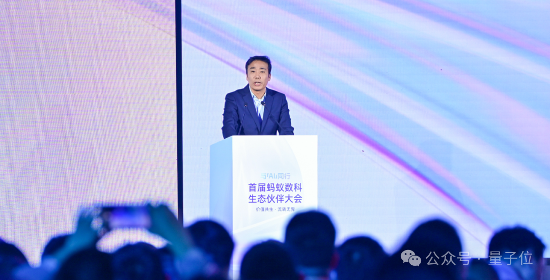 低調(diào)霸榜全球最難SQL榜單超兩月，國(guó)產(chǎn)AI這次選擇高調(diào)開源！