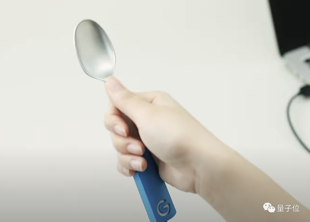 拍拍腦門就能打字,谷歌工程師“帽子鍵盤”圈粉無數,自己也能動手制作