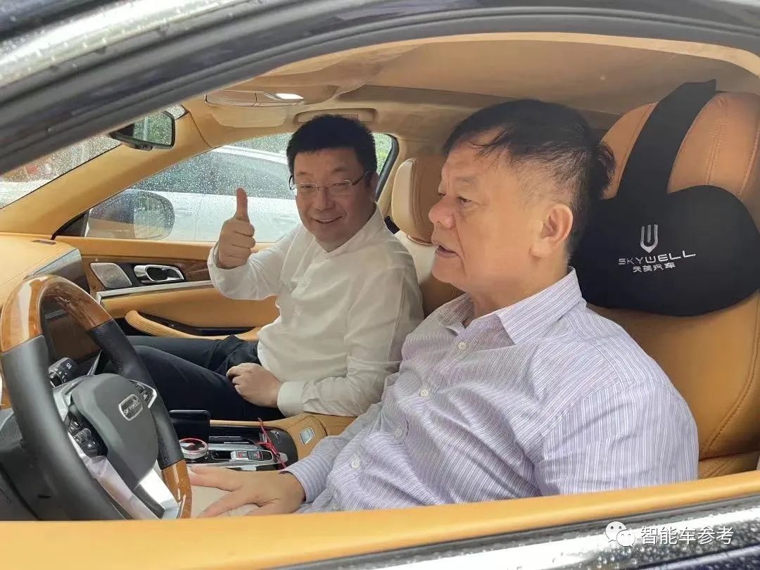 創(chuàng)維造車:主打座艙養(yǎng)生續(xù)命,碰撞測試0分!真是諷刺他媽給諷刺開門