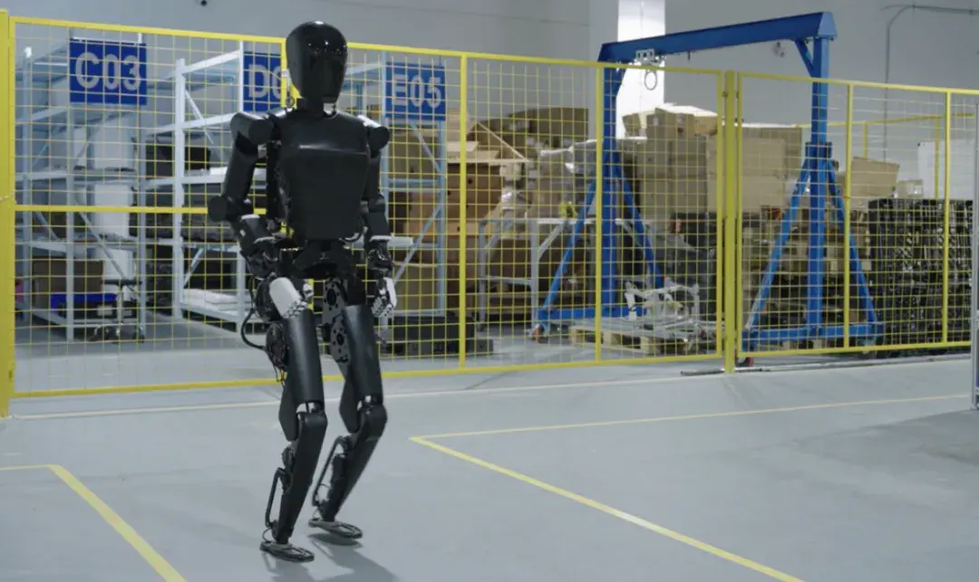 打破波士頓動力空翻專利后，國產(chǎn)人形機(jī)器人左手?jǐn)Q螺絲，右手咖啡拉花