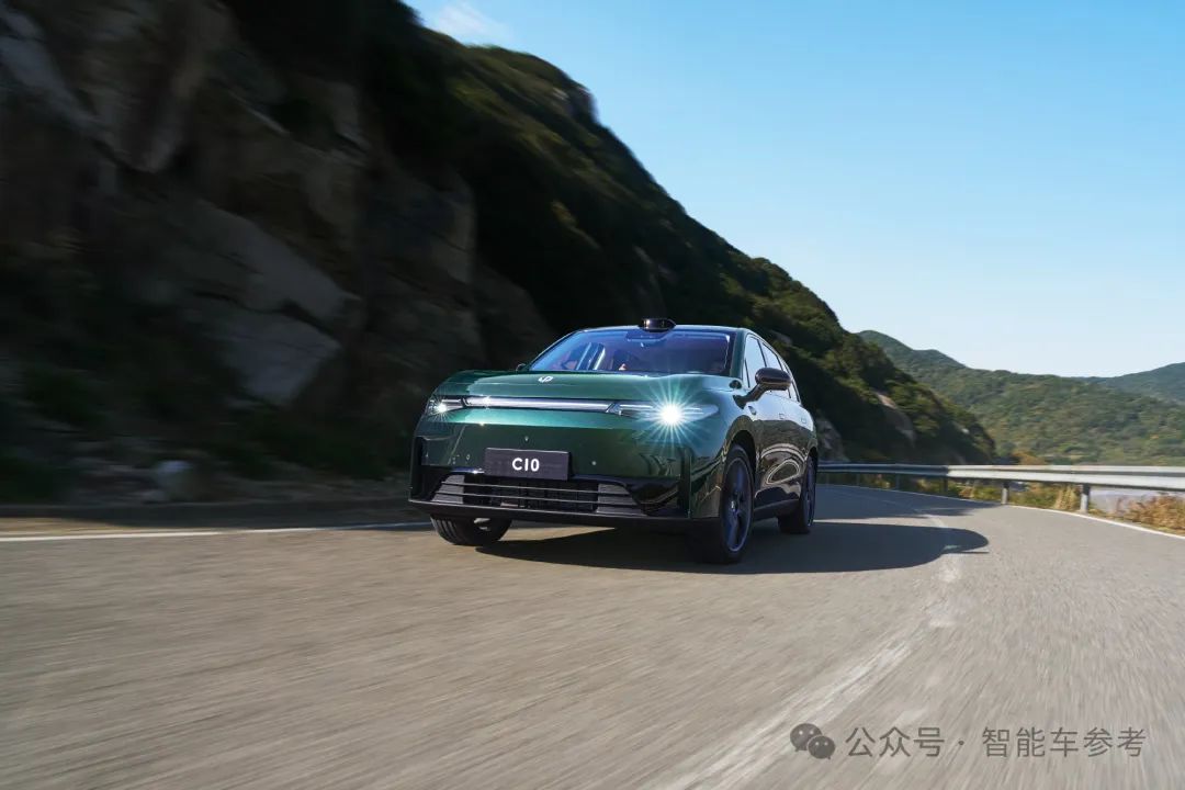 零跑靠“小米戰術”沖進新勢力三甲!累計交車40萬,營收日進5千萬,但毛利率僅1.1%