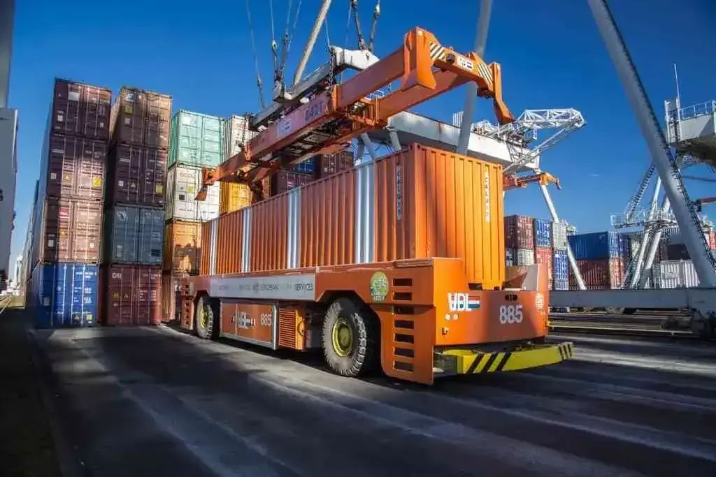 從AGV到IGV：被“第二次發(fā)明”的水平運(yùn)輸新物種