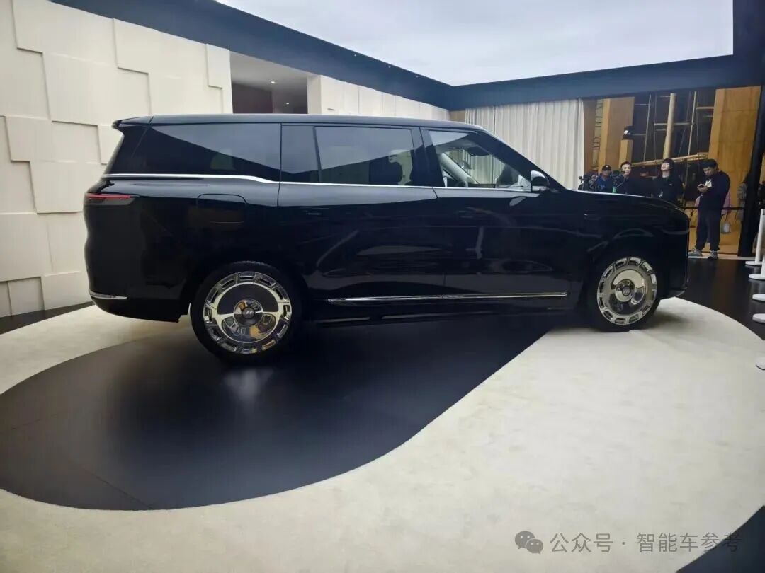 上海旗艦SUV太有生活了:自帶淋浴和地暖,32萬開賣