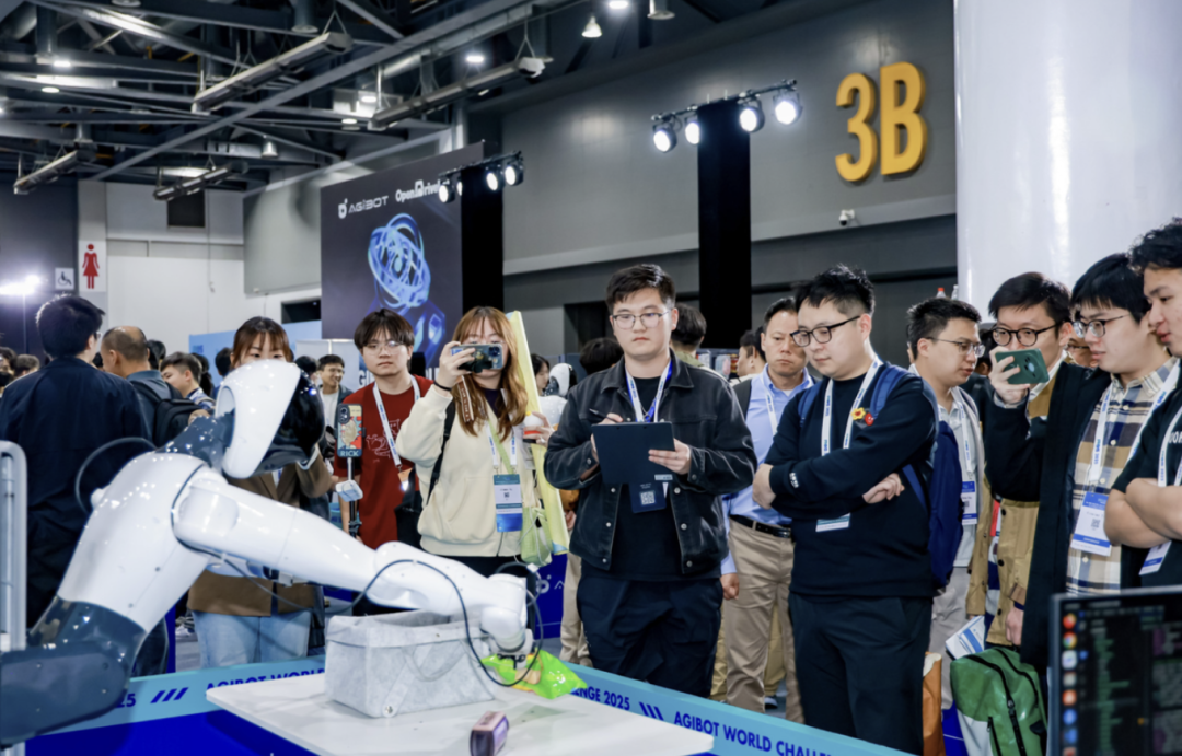 智元辦機器人挑戰賽:清華&上海AILab奪冠,華南理工“單人成團”拿亞軍