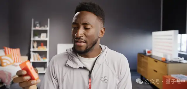 爆火Rabbit R1大翻車:被曝套殼安卓!質疑者IP已遭屏蔽