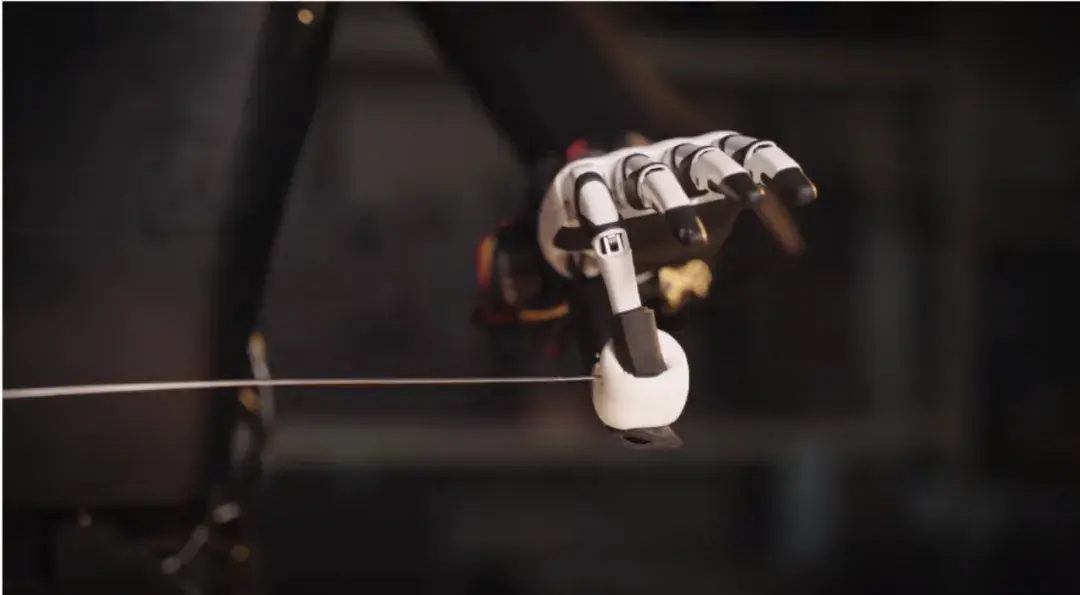 打破波士頓動力空翻專利后，國產(chǎn)人形機(jī)器人左手?jǐn)Q螺絲，右手咖啡拉花