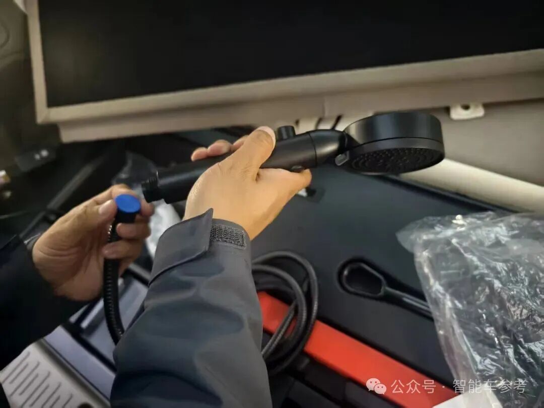 上海旗艦SUV太有生活了:自帶淋浴和地暖,32萬開賣