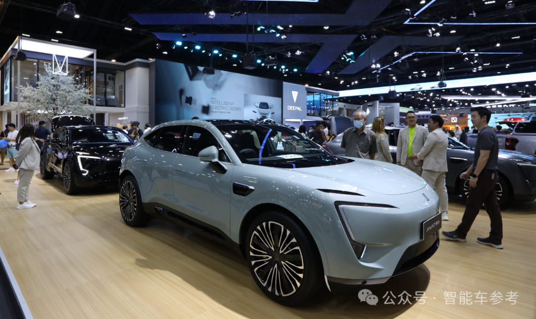 中國新能源年底爆單！比亞迪一天1.7萬輛，華為四界月破4萬，理想宣布3年0利息