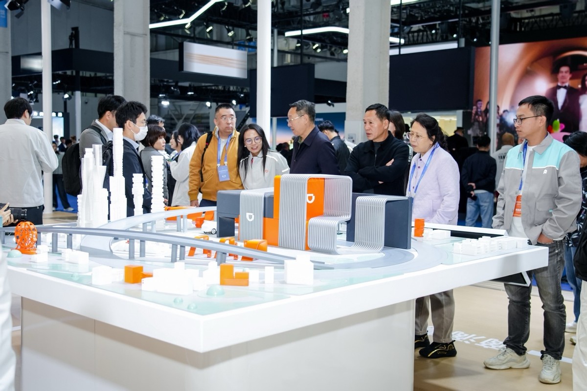 滴滴自動駕駛參加智能網聯汽車大會,為會議提供接駁服務