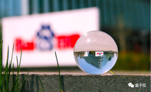 大模型替00后整頓職場!文心一言「重構」辦公軟件:從聊天到寫代碼通通效率飛升