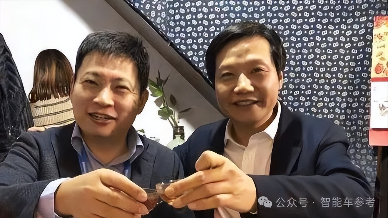 雷軍開著小米SU7去上海，1276公里充電兩次，全程智能駕駛