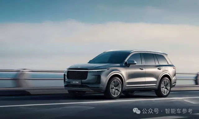 理想智駕王炸：車位到車位全程在線，還能自主過收閘機